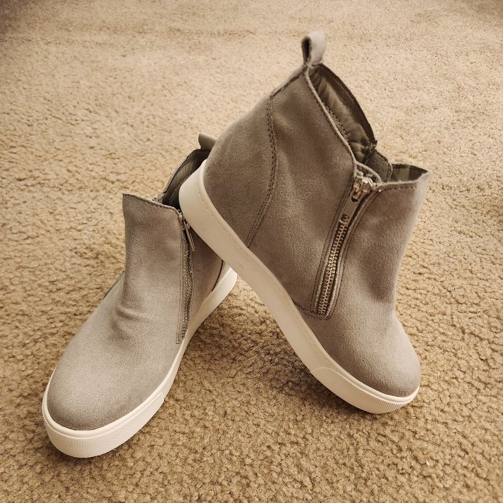 Grey Soda Sneakers - Size 7